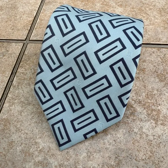 Gucci Silk Stylish Geometric Patterned Tie - Picture 1 of 10